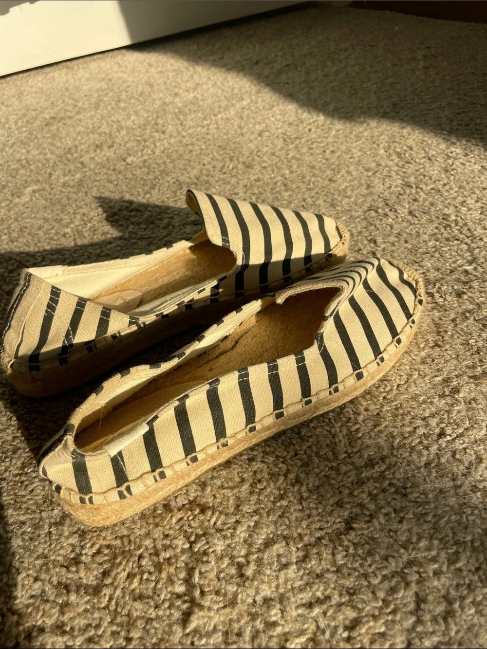 NEVER WORN Soludos Navy and Cream Striped Espadrille Flats